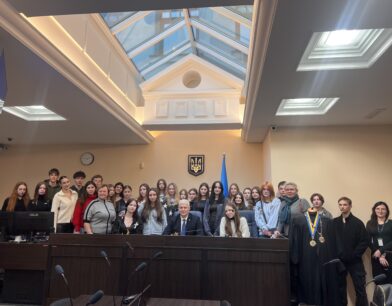 Студенти Київського фахового коледжу туризму та готельного господарства дізналися про особливості роботи Антикорсуду