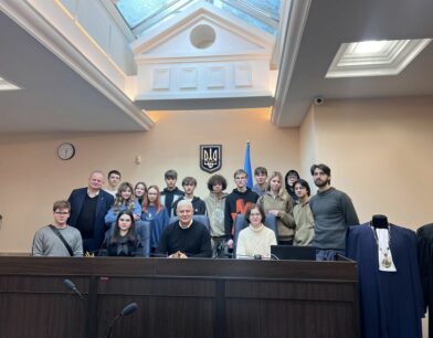 Учні 10 класів Київського ліцею бізнесу відвідали ВАКС та дізналися про роботу інституції